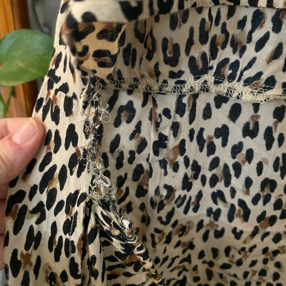 2/$10- O’Neill- Scoop Neck High Low NEEDS REPAIR - Picture 13 of 13